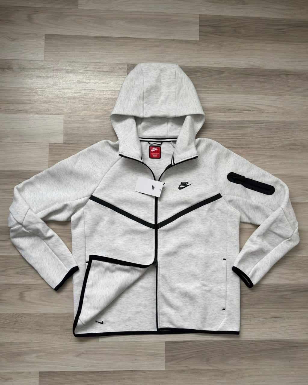Poleron Nike Tech “White/Gray”
