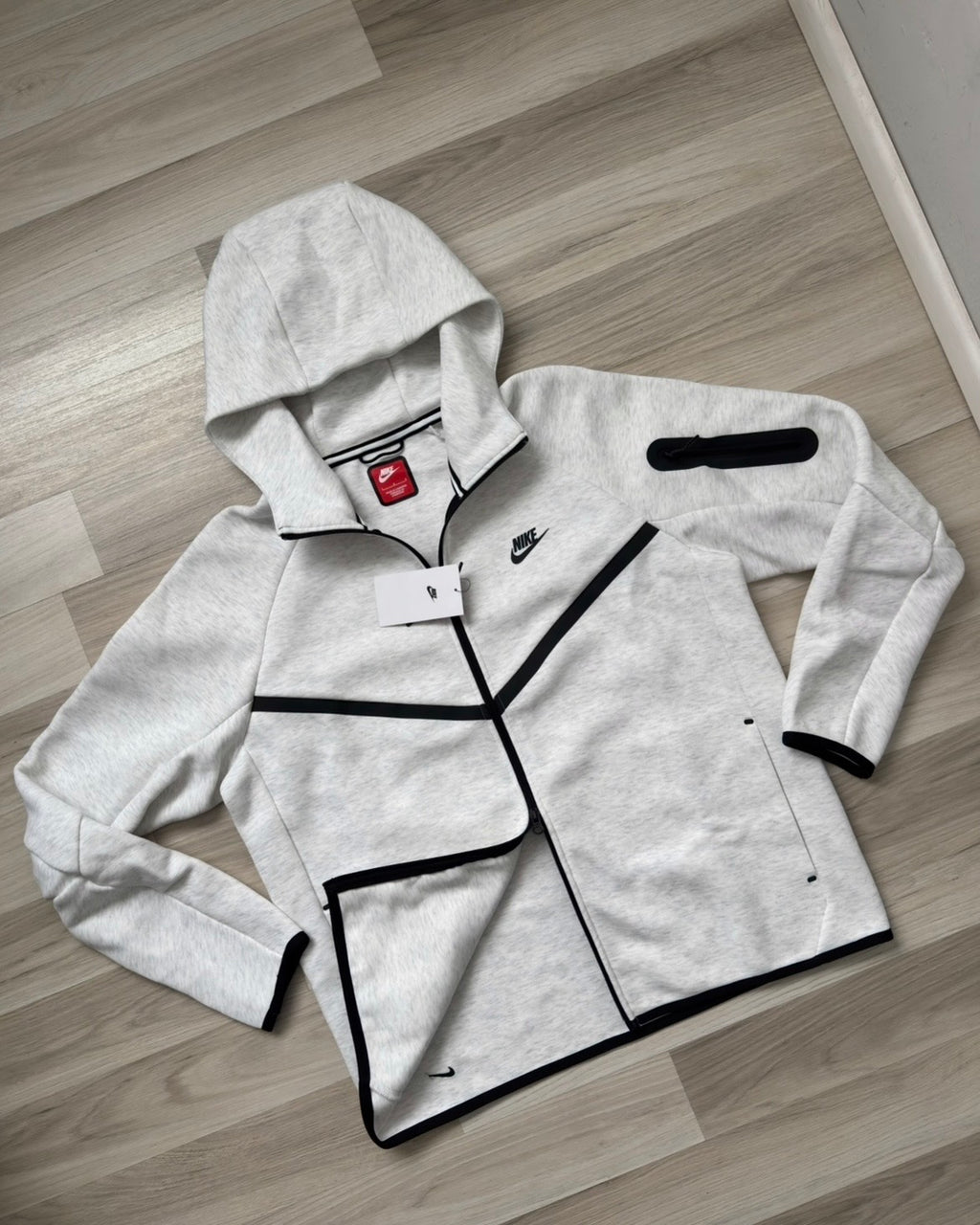 Poleron Nike Tech “White/Gray”
